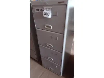 LOTE 300 - 01 ARQUIVO DE AÇO COM 04 GAVETAS. (NO ESTADO) ATENÇÃO! FAZER A VISITAÇÃO ANTES DE ARREMATAR, NÃO SABEMOS SE FUNCIONA, LEILÃO NÃO TEM GARANTIA E NEM DEVOLUÇÃO, SUJEITO A POSSÍVEIS AVARIAS VISÍVEIS/OCULTAS E/OU AUSÊNCIA DE COMPONENTES.