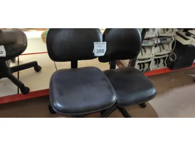 LOTE 388 - 02 CADEIRAS DE ESCRITÓRIO. (NO ESTADO) ATENÇÃO! FAZER A VISITAÇÃO ANTES DE ARREMATAR, NÃO SABEMOS SE FUNCIONA, LEILÃO NÃO TEM GARANTIA E NEM DEVOLUÇÃO, SUJEITO A POSSÍVEIS AVARIAS VISÍVEIS/OCULTAS E/OU AUSÊNCIA DE COMPONENTES.