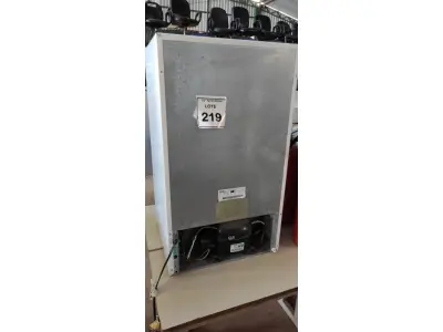 LOTE 219 - 01 FRIGOBAR 220V MARCA CONSUL. (NO ESTADO) ATENÇÃO! FAZER A VISITAÇÃO ANTES DE ARREMATAR, NÃO SABEMOS SE FUNCIONA, LEILÃO NÃO TEM GARANTIA E NEM DEVOLUÇÃO, SUJEITO A POSSÍVEIS AVARIAS VISÍVEIS/OCULTAS E/OU AUSÊNCIA DE COMPONENTES.