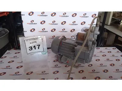 LOTE 317 - 01 BOMBA A VÁCUO. (NO ESTADO) ATENÇÃO! FAZER A VISITAÇÃO ANTES DE ARREMATAR, NÃO SABEMOS SE FUNCIONA, LEILÃO NÃO TEM GARANTIA E NEM DEVOLUÇÃO, SUJEITO A POSSÍVEIS AVARIAS VISÍVEIS/OCULTAS E/OU AUSÊNCIA DE COMPONENTES.