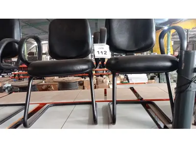 LOTE 112 - 02 CADEIRAS COM PÉS FIXOS. (NO ESTADO) ATENÇÃO! FAZER A VISITAÇÃO ANTES DE ARREMATAR, NÃO SABEMOS SE FUNCIONA, LEILÃO NÃO TEM GARANTIA E NEM DEVOLUÇÃO, SUJEITO A POSSÍVEIS AVARIAS VISÍVEIS/OCULTAS E/OU AUSÊNCIA DE COMPONENTES.