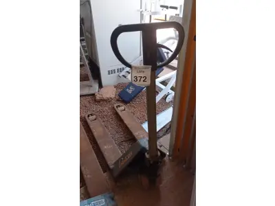 LOTE 372 - 01 PALETEIRA. (NO ESTADO) ATENÇÃO! FAZER A VISITAÇÃO ANTES DE ARREMATAR, NÃO SABEMOS SE FUNCIONA, LEILÃO NÃO TEM GARANTIA E NEM DEVOLUÇÃO, SUJEITO A POSSÍVEIS AVARIAS VISÍVEIS/OCULTAS E/OU AUSÊNCIA DE COMPONENTES.