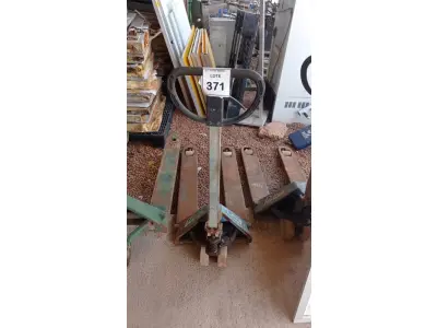 LOTE 371 - 01 PALETEIRA. (NO ESTADO) ATENÇÃO! FAZER A VISITAÇÃO ANTES DE ARREMATAR, NÃO SABEMOS SE FUNCIONA, LEILÃO NÃO TEM GARANTIA E NEM DEVOLUÇÃO, SUJEITO A POSSÍVEIS AVARIAS VISÍVEIS/OCULTAS E/OU AUSÊNCIA DE COMPONENTES.