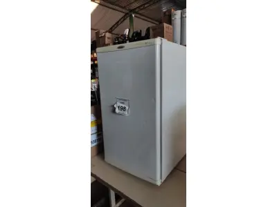 LOTE 198 - 01 FRIGOBAR 220V MARCA CONSUL. (NO ESTADO) ATENÇÃO! FAZER A VISITAÇÃO ANTES DE ARREMATAR, NÃO SABEMOS SE FUNCIONA, LEILÃO NÃO TEM GARANTIA E NEM DEVOLUÇÃO, SUJEITO A POSSÍVEIS AVARIAS VISÍVEIS/OCULTAS E/OU AUSÊNCIA DE COMPONENTES.
