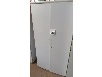 LOTE 362 - 01 ARMÁRIO ALTO PARA ESCRITÓRIO. (NO ESTADO) ATENÇÃO! FAZER A VISITAÇÃO ANTES DE ARREMATAR, NÃO SABEMOS SE FUNCIONA, LEILÃO NÃO TEM GARANTIA E NEM DEVOLUÇÃO, SUJEITO A POSSÍVEIS AVARIAS VISÍVEIS/OCULTAS E/OU AUSÊNCIA DE COMPONENTES.