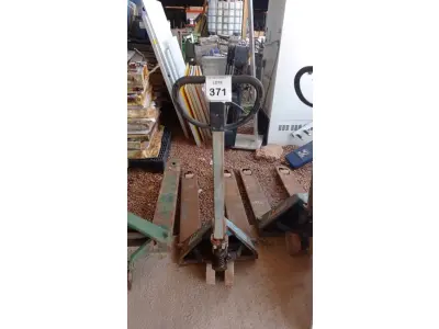 LOTE 371 - 01 PALETEIRA. (NO ESTADO) ATENÇÃO! FAZER A VISITAÇÃO ANTES DE ARREMATAR, NÃO SABEMOS SE FUNCIONA, LEILÃO NÃO TEM GARANTIA E NEM DEVOLUÇÃO, SUJEITO A POSSÍVEIS AVARIAS VISÍVEIS/OCULTAS E/OU AUSÊNCIA DE COMPONENTES.