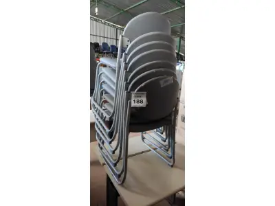 LOTE 188 - 07 CADEIRAS COM PÉS FIXOS. (NO ESTADO) ATENÇÃO! FAZER A VISITAÇÃO ANTES DE ARREMATAR, NÃO SABEMOS SE FUNCIONA, LEILÃO NÃO TEM GARANTIA E NEM DEVOLUÇÃO, SUJEITO A POSSÍVEIS AVARIAS VISÍVEIS/OCULTAS E/OU AUSÊNCIA DE COMPONENTES.