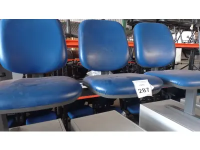 LOTE 287 - 01 LONGARINA DE 03 LUGARES. (NO ESTADO) ATENÇÃO! FAZER A VISITAÇÃO ANTES DE ARREMATAR, NÃO SABEMOS SE FUNCIONA, LEILÃO NÃO TEM GARANTIA E NEM DEVOLUÇÃO, SUJEITO A POSSÍVEIS AVARIAS VISÍVEIS/OCULTAS E/OU AUSÊNCIA DE COMPONENTES.