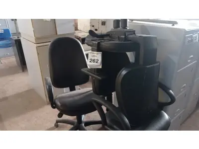 LOTE 262 - 03 CADEIRAS GIRATÓRIAS. (NO ESTADO) ATENÇÃO! FAZER A VISITAÇÃO ANTES DE ARREMATAR, NÃO SABEMOS SE FUNCIONA, LEILÃO NÃO TEM GARANTIA E NEM DEVOLUÇÃO, SUJEITO A POSSÍVEIS AVARIAS VISÍVEIS/OCULTAS E/OU AUSÊNCIA DE COMPONENTES.