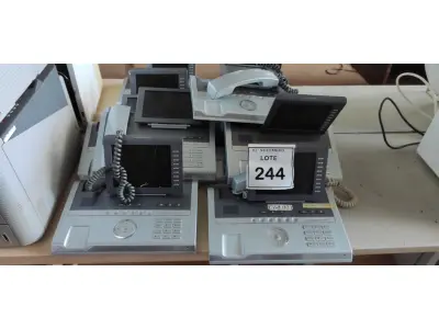 LOTE 244 - 01 LOTE COM VÁRIOS APARELHOS DE TELEFONE. (NO ESTADO) ATENÇÃO! FAZER A VISITAÇÃO ANTES DE ARREMATAR, NÃO SABEMOS SE FUNCIONA, LEILÃO NÃO TEM GARANTIA E NEM DEVOLUÇÃO, SUJEITO A POSSÍVEIS AVARIAS VISÍVEIS/OCULTAS E/OU AUSÊNCIA DE COMPONENTES.