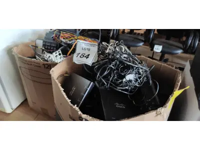 LOTE 164 - 01 LOTE COM GRANDE QUANTIDADE DE ROTEADORES, TECLADOS DE PC, MOUSES, FONTES E PERIFÉRICOS DIVERSOS. (NO ESTADO) ATENÇÃO! FAZER A VISITAÇÃO ANTES DE ARREMATAR, NÃO SABEMOS SE FUNCIONA, LEILÃO NÃO TEM GARANTIA E NEM DEVOLUÇÃO, SUJEITO A POSSÍVEIS AVARIAS VISÍVEIS/OCULTAS E/OU AUSÊNCIA DE COMPONENTES.