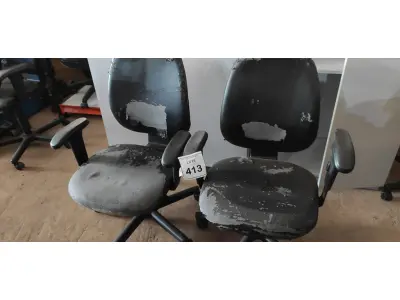 LOTE 413 - 02 CADEIRAS DE ESCRITÓRIO. (NO ESTADO) ATENÇÃO! FAZER A VISITAÇÃO ANTES DE ARREMATAR, NÃO SABEMOS SE FUNCIONA, LEILÃO NÃO TEM GARANTIA E NEM DEVOLUÇÃO, SUJEITO A POSSÍVEIS AVARIAS VISÍVEIS/OCULTAS E/OU AUSÊNCIA DE COMPONENTES.