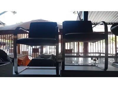 LOTE 358 - 02 CADEIRAS COM PÉS FIXOS. (NO ESTADO) ATENÇÃO! FAZER A VISITAÇÃO ANTES DE ARREMATAR, NÃO SABEMOS SE FUNCIONA, LEILÃO NÃO TEM GARANTIA E NEM DEVOLUÇÃO, SUJEITO A POSSÍVEIS AVARIAS VISÍVEIS/OCULTAS E/OU AUSÊNCIA DE COMPONENTES.