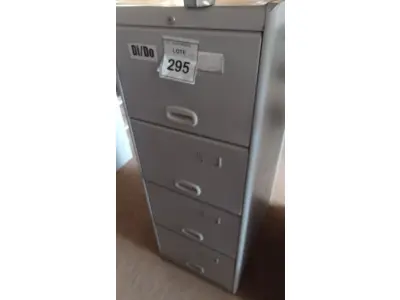 LOTE 295 - 01 ARQUIVO DE AÇO COM 04 GAVETAS. (NO ESTADO) ATENÇÃO! FAZER A VISITAÇÃO ANTES DE ARREMATAR, NÃO SABEMOS SE FUNCIONA, LEILÃO NÃO TEM GARANTIA E NEM DEVOLUÇÃO, SUJEITO A POSSÍVEIS AVARIAS VISÍVEIS/OCULTAS E/OU AUSÊNCIA DE COMPONENTES.