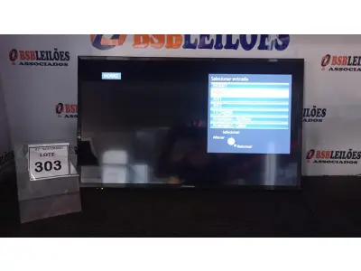 LOTE 303 - 01 TV PANASONIC. (NO ESTADO) ATENÇÃO! FAZER A VISITAÇÃO ANTES DE ARREMATAR, NÃO SABEMOS SE FUNCIONA, LEILÃO NÃO TEM GARANTIA E NEM DEVOLUÇÃO, SUJEITO A POSSÍVEIS AVARIAS VISÍVEIS/OCULTAS E/OU AUSÊNCIA DE COMPONENTES.