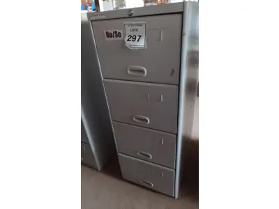 LOTE 297 - 01 ARQUIVO DE AÇO COM 04 GAVETAS. (NO ESTADO) ATENÇÃO! FAZER A VISITAÇÃO ANTES DE ARREMATAR, NÃO SABEMOS SE FUNCIONA, LEILÃO NÃO TEM GARANTIA E NEM DEVOLUÇÃO, SUJEITO A POSSÍVEIS AVARIAS VISÍVEIS/OCULTAS E/OU AUSÊNCIA DE COMPONENTES.