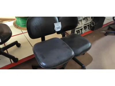 LOTE 388 - 02 CADEIRAS DE ESCRITÓRIO. (NO ESTADO) ATENÇÃO! FAZER A VISITAÇÃO ANTES DE ARREMATAR, NÃO SABEMOS SE FUNCIONA, LEILÃO NÃO TEM GARANTIA E NEM DEVOLUÇÃO, SUJEITO A POSSÍVEIS AVARIAS VISÍVEIS/OCULTAS E/OU AUSÊNCIA DE COMPONENTES.
