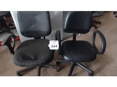 LOTE 344 - 02 CADEIRAS PARA ESCRITÓRIO. (NO ESTADO) ATENÇÃO! FAZER A VISITAÇÃO ANTES DE ARREMATAR, NÃO SABEMOS SE FUNCIONA, LEILÃO NÃO TEM GARANTIA E NEM DEVOLUÇÃO, SUJEITO A POSSÍVEIS AVARIAS VISÍVEIS/OCULTAS E/OU AUSÊNCIA DE COMPONENTES.