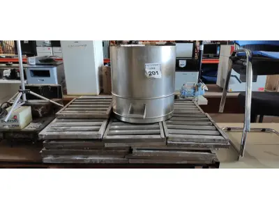 LOTE 201 - 01 LIXEIRA INOX E VÁRIAS TAMPAS DE BALCÃO EXPOSITOR. (NO ESTADO) ATENÇÃO! FAZER A VISITAÇÃO ANTES DE ARREMATAR, NÃO SABEMOS SE FUNCIONA, LEILÃO NÃO TEM GARANTIA E NEM DEVOLUÇÃO, SUJEITO A POSSÍVEIS AVARIAS VISÍVEIS/OCULTAS E/OU AUSÊNCIA DE COMPONENTES.