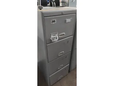 LOTE 272 - 01 ARQUIVO DE AÇO COM 04 GAVETAS. (NO ESTADO) ATENÇÃO! FAZER A VISITAÇÃO ANTES DE ARREMATAR, NÃO SABEMOS SE FUNCIONA, LEILÃO NÃO TEM GARANTIA E NEM DEVOLUÇÃO, SUJEITO A POSSÍVEIS AVARIAS VISÍVEIS/OCULTAS E/OU AUSÊNCIA DE COMPONENTES.