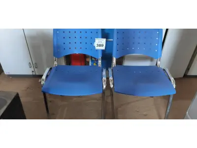 LOTE 389 - 02 CADEIRAS DE ESCRITÓRIO SENDO 01 COM PÉS FIXOS. (NO ESTADO) ATENÇÃO! FAZER A VISITAÇÃO ANTES DE ARREMATAR, NÃO SABEMOS SE FUNCIONA, LEILÃO NÃO TEM GARANTIA E NEM DEVOLUÇÃO, SUJEITO A POSSÍVEIS AVARIAS VISÍVEIS/OCULTAS E/OU AUSÊNCIA DE COMPONENTES.