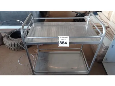 LOTE 354 - 01 CARRINHO EM INOX COM 02 COMPARTIMENTOS. (NO ESTADO) ATENÇÃO! FAZER A VISITAÇÃO ANTES DE ARREMATAR, NÃO SABEMOS SE FUNCIONA, LEILÃO NÃO TEM GARANTIA E NEM DEVOLUÇÃO, SUJEITO A POSSÍVEIS AVARIAS VISÍVEIS/OCULTAS E/OU AUSÊNCIA DE COMPONENTES.