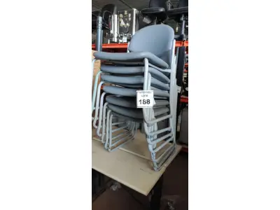 LOTE 188 - 07 CADEIRAS COM PÉS FIXOS. (NO ESTADO) ATENÇÃO! FAZER A VISITAÇÃO ANTES DE ARREMATAR, NÃO SABEMOS SE FUNCIONA, LEILÃO NÃO TEM GARANTIA E NEM DEVOLUÇÃO, SUJEITO A POSSÍVEIS AVARIAS VISÍVEIS/OCULTAS E/OU AUSÊNCIA DE COMPONENTES.