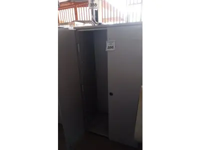 LOTE 356 - 01 ARMÁRIO REFORÇADO COM 2 PORTAS. (NO ESTADO) ATENÇÃO! FAZER A VISITAÇÃO ANTES DE ARREMATAR, NÃO SABEMOS SE FUNCIONA, LEILÃO NÃO TEM GARANTIA E NEM DEVOLUÇÃO, SUJEITO A POSSÍVEIS AVARIAS VISÍVEIS/OCULTAS E/OU AUSÊNCIA DE COMPONENTES.