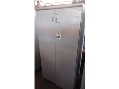 LOTE 367 - 01 ARMÁRIOS ALTO PARA ESCRITÓRIO COM 02 COMPARTIMENTOS. (NO ESTADO) ATENÇÃO! FAZER A VISITAÇÃO ANTES DE ARREMATAR, NÃO SABEMOS SE FUNCIONA, LEILÃO NÃO TEM GARANTIA E NEM DEVOLUÇÃO, SUJEITO A POSSÍVEIS AVARIAS VISÍVEIS/OCULTAS E/OU AUSÊNCIA DE COMPONENTES.