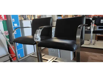 LOTE 212 - 02 CADEIRAS DE PÉS FIXOS. (NO ESTADO) ATENÇÃO! FAZER A VISITAÇÃO ANTES DE ARREMATAR, NÃO SABEMOS SE FUNCIONA, LEILÃO NÃO TEM GARANTIA E NEM DEVOLUÇÃO, SUJEITO A POSSÍVEIS AVARIAS VISÍVEIS/OCULTAS E/OU AUSÊNCIA DE COMPONENTES.