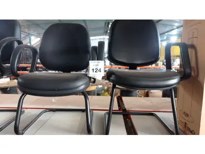 LOTE 124 - 02 CADEIRAS COM PÉS FIXOS. (NO ESTADO) ATENÇÃO! FAZER A VISITAÇÃO ANTES DE ARREMATAR, NÃO SABEMOS SE FUNCIONA, LEILÃO NÃO TEM GARANTIA E NEM DEVOLUÇÃO, SUJEITO A POSSÍVEIS AVARIAS VISÍVEIS/OCULTAS E/OU AUSÊNCIA DE COMPONENTES.