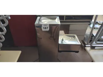 LOTE 187 - 01 BEBEDOURO CONJUGADO EM INOX. (NO ESTADO) ATENÇÃO! FAZER A VISITAÇÃO ANTES DE ARREMATAR, NÃO SABEMOS SE FUNCIONA, LEILÃO NÃO TEM GARANTIA E NEM DEVOLUÇÃO, SUJEITO A POSSÍVEIS AVARIAS VISÍVEIS/OCULTAS E/OU AUSÊNCIA DE COMPONENTES.