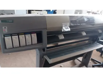 LOTE 304 - 01 PLOTTER MARCA HP MODELO DESIGNJET 5000PS. (NO ESTADO) ATENÇÃO! FAZER A VISITAÇÃO ANTES DE ARREMATAR, NÃO SABEMOS SE FUNCIONA, LEILÃO NÃO TEM GARANTIA E NEM DEVOLUÇÃO, SUJEITO A POSSÍVEIS AVARIAS VISÍVEIS/OCULTAS E/OU AUSÊNCIA DE COMPONENTES.