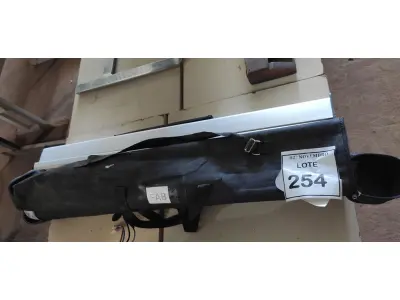 LOTE 254 - 02 EXPOSITORES DE CARTAZES. (NO ESTADO) ATENÇÃO! FAZER A VISITAÇÃO ANTES DE ARREMATAR, NÃO SABEMOS SE FUNCIONA, LEILÃO NÃO TEM GARANTIA E NEM DEVOLUÇÃO, SUJEITO A POSSÍVEIS AVARIAS VISÍVEIS/OCULTAS E/OU AUSÊNCIA DE COMPONENTES.