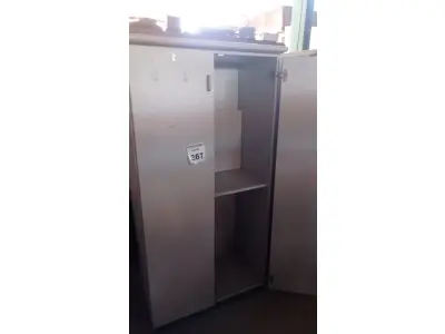 LOTE 367 - 01 ARMÁRIOS ALTO PARA ESCRITÓRIO COM 02 COMPARTIMENTOS. (NO ESTADO) ATENÇÃO! FAZER A VISITAÇÃO ANTES DE ARREMATAR, NÃO SABEMOS SE FUNCIONA, LEILÃO NÃO TEM GARANTIA E NEM DEVOLUÇÃO, SUJEITO A POSSÍVEIS AVARIAS VISÍVEIS/OCULTAS E/OU AUSÊNCIA DE COMPONENTES.