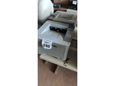 LOTE 240 - 02 IMPRESSORAS MODELO ML-3750ND MARCA SAMSUNG. (NO ESTADO) ATENÇÃO! FAZER A VISITAÇÃO ANTES DE ARREMATAR, NÃO SABEMOS SE FUNCIONA, LEILÃO NÃO TEM GARANTIA E NEM DEVOLUÇÃO, SUJEITO A POSSÍVEIS AVARIAS VISÍVEIS/OCULTAS E/OU AUSÊNCIA DE COMPONENTES.