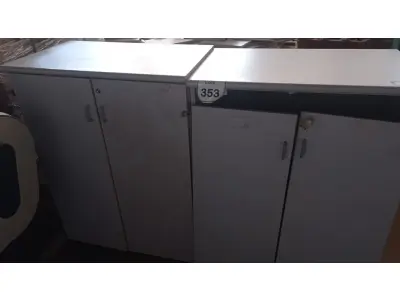 LOTE 353 - 02 ARMÁRIOS BAIXOS. (NO ESTADO) ATENÇÃO! FAZER A VISITAÇÃO ANTES DE ARREMATAR, NÃO SABEMOS SE FUNCIONA, LEILÃO NÃO TEM GARANTIA E NEM DEVOLUÇÃO, SUJEITO A POSSÍVEIS AVARIAS VISÍVEIS/OCULTAS E/OU AUSÊNCIA DE COMPONENTES.