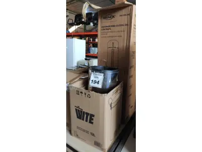 LOTE 194 - 03 LIXEIRAS INOX SEM TAMPA E 01 DISPENSE PARA ÁLCOOL EM GEL COM PEDAL. (NO ESTADO) ATENÇÃO! FAZER A VISITAÇÃO ANTES DE ARREMATAR, NÃO SABEMOS SE FUNCIONA, LEILÃO NÃO TEM GARANTIA E NEM DEVOLUÇÃO, SUJEITO A POSSÍVEIS AVARIAS VISÍVEIS/OCULTAS E/OU AUSÊNCIA DE COMPONENTES.