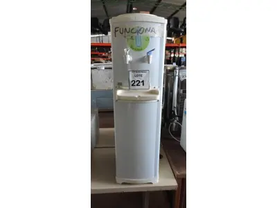 LOTE 221 - 01 BEBEDOURO PARA GARRAFÃO 220V. (NO ESTADO) ATENÇÃO! FAZER A VISITAÇÃO ANTES DE ARREMATAR, NÃO SABEMOS SE FUNCIONA, LEILÃO NÃO TEM GARANTIA E NEM DEVOLUÇÃO, SUJEITO A POSSÍVEIS AVARIAS VISÍVEIS/OCULTAS E/OU AUSÊNCIA DE COMPONENTES.