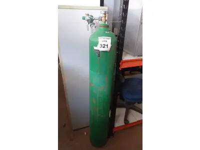 LOTE 321 - 01 CILINDRO DE OXIGÊNIO. (NO ESTADO) ATENÇÃO! FAZER A VISITAÇÃO ANTES DE ARREMATAR, NÃO SABEMOS SE FUNCIONA, LEILÃO NÃO TEM GARANTIA E NEM DEVOLUÇÃO, SUJEITO A POSSÍVEIS AVARIAS VISÍVEIS/OCULTAS E/OU AUSÊNCIA DE COMPONENTES.