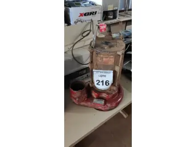 LOTE 216 - 01 BOMBA D’AGUA TRIFÁSICA. (NO ESTADO) ATENÇÃO! FAZER A VISITAÇÃO ANTES DE ARREMATAR, NÃO SABEMOS SE FUNCIONA, LEILÃO NÃO TEM GARANTIA E NEM DEVOLUÇÃO, SUJEITO A POSSÍVEIS AVARIAS VISÍVEIS/OCULTAS E/OU AUSÊNCIA DE COMPONENTES.