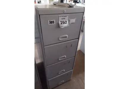 LOTE 292 - 01 ARQUIVO DE AÇO COM 04 GAVETAS. (NO ESTADO) ATENÇÃO! FAZER A VISITAÇÃO ANTES DE ARREMATAR, NÃO SABEMOS SE FUNCIONA, LEILÃO NÃO TEM GARANTIA E NEM DEVOLUÇÃO, SUJEITO A POSSÍVEIS AVARIAS VISÍVEIS/OCULTAS E/OU AUSÊNCIA DE COMPONENTES.