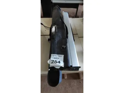 LOTE 254 - 02 EXPOSITORES DE CARTAZES. (NO ESTADO) ATENÇÃO! FAZER A VISITAÇÃO ANTES DE ARREMATAR, NÃO SABEMOS SE FUNCIONA, LEILÃO NÃO TEM GARANTIA E NEM DEVOLUÇÃO, SUJEITO A POSSÍVEIS AVARIAS VISÍVEIS/OCULTAS E/OU AUSÊNCIA DE COMPONENTES.