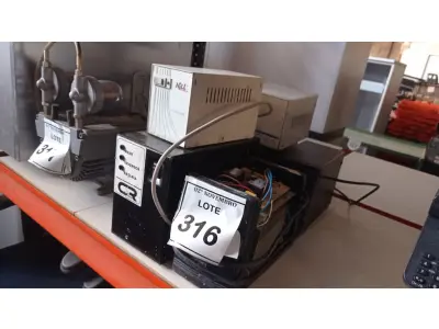 LOTE 316 - 06 ESTABILIZADORES E 01 TRANSFORMADOR. (NO ESTADO) ATENÇÃO! FAZER A VISITAÇÃO ANTES DE ARREMATAR, NÃO SABEMOS SE FUNCIONA, LEILÃO NÃO TEM GARANTIA E NEM DEVOLUÇÃO, SUJEITO A POSSÍVEIS AVARIAS VISÍVEIS/OCULTAS E/OU AUSÊNCIA DE COMPONENTES.