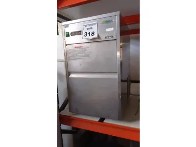 LOTE 318 - 01 MÁQUINA DE FAZER GELO EM INOX COM AVARIAS. (NO ESTADO) ATENÇÃO! FAZER A VISITAÇÃO ANTES DE ARREMATAR, NÃO SABEMOS SE FUNCIONA, LEILÃO NÃO TEM GARANTIA E NEM DEVOLUÇÃO, SUJEITO A POSSÍVEIS AVARIAS VISÍVEIS/OCULTAS E/OU AUSÊNCIA DE COMPONENTES.