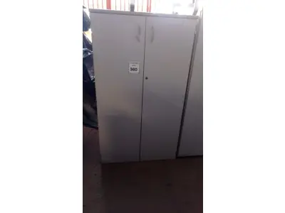 LOTE 360 - 01 ARMÁRIO ALTO PARA ESCRITÓRIO COM 02 PORTAS. (NO ESTADO) ATENÇÃO! FAZER A VISITAÇÃO ANTES DE ARREMATAR, NÃO SABEMOS SE FUNCIONA, LEILÃO NÃO TEM GARANTIA E NEM DEVOLUÇÃO, SUJEITO A POSSÍVEIS AVARIAS VISÍVEIS/OCULTAS E/OU AUSÊNCIA DE COMPONENTES.