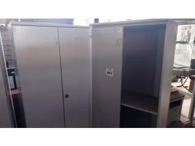 LOTE 365 - 02 ARMÁRIOS ALTOS PARA ESCRITÓRIO COM AVARIAS. (NO ESTADO) ATENÇÃO! FAZER A VISITAÇÃO ANTES DE ARREMATAR, NÃO SABEMOS SE FUNCIONA, LEILÃO NÃO TEM GARANTIA E NEM DEVOLUÇÃO, SUJEITO A POSSÍVEIS AVARIAS VISÍVEIS/OCULTAS E/OU AUSÊNCIA DE COMPONENTES.