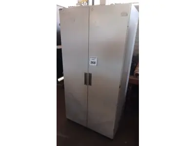 LOTE 368 - 01 ARMÁRIOS ALTO PARA ESCRITÓRIO COM 01 COMPARTIMENTO. (NO ESTADO) ATENÇÃO! FAZER A VISITAÇÃO ANTES DE ARREMATAR, NÃO SABEMOS SE FUNCIONA, LEILÃO NÃO TEM GARANTIA E NEM DEVOLUÇÃO, SUJEITO A POSSÍVEIS AVARIAS VISÍVEIS/OCULTAS E/OU AUSÊNCIA DE COMPONENTES.