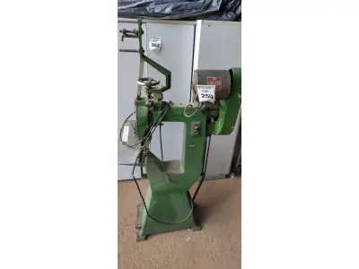 LOTE 250 - 01 GRAMPEADOR GRÁFICO INDUSTRIAL MARCA MIRUNA. (NO ESTADO) ATENÇÃO! FAZER A VISITAÇÃO ANTES DE ARREMATAR, NÃO SABEMOS SE FUNCIONA, LEILÃO NÃO TEM GARANTIA E NEM DEVOLUÇÃO, SUJEITO A POSSÍVEIS AVARIAS VISÍVEIS/OCULTAS E/OU AUSÊNCIA DE COMPONENTES.