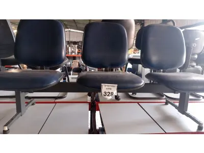 LOTE 328 - 01 LONGARINA COM 03 LUGARES. (NO ESTADO) ATENÇÃO! FAZER A VISITAÇÃO ANTES DE ARREMATAR, NÃO SABEMOS SE FUNCIONA, LEILÃO NÃO TEM GARANTIA E NEM DEVOLUÇÃO, SUJEITO A POSSÍVEIS AVARIAS VISÍVEIS/OCULTAS E/OU AUSÊNCIA DE COMPONENTES.